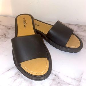 Black Vee Vee Slides